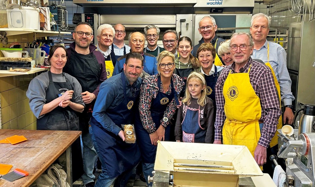 Meerbuscher Lions backen Spekulatius für den guten Zweck
